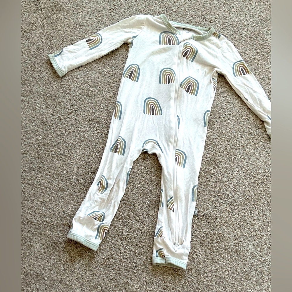 KYTE baby 12-18 m rainbow zippie GUC bamboo